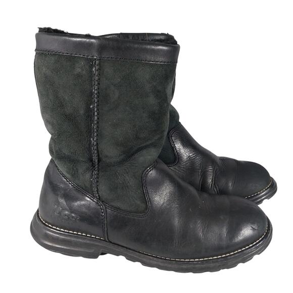 UGG! BLACK GENUINE SHEEPSKIN LEATHER & SHEARLING LINED SLIP-ON BOOTS! SZ 8M - Picture 1 of 10